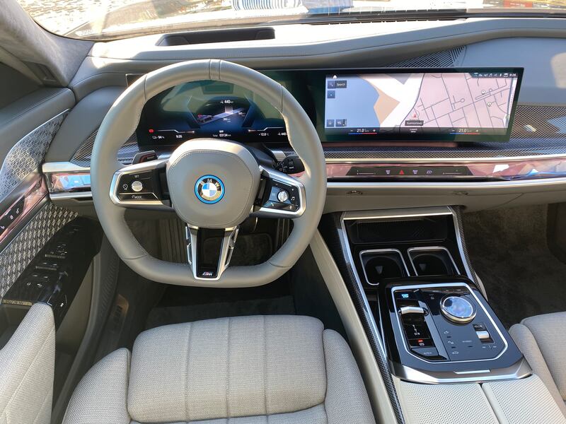 BMW i7