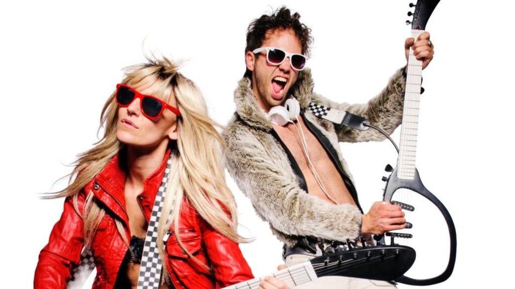 Rob O’Reilly’s guitar has two radical features. The first is a transparent centre made of acrylic . The other is the balance bar which locks the guitar in place whether sitting or standing and is patent pending