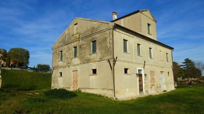 This 370sq m house is in the countryside, 3km from Potenza Picena town.