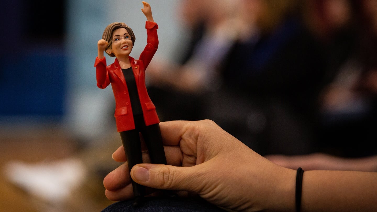 A supporter holds a figurine of Sen. Elizabeth Warren (D-Mass.), at her campaign event at Rye Junior High School in Rye, N.H., Dec. 7, 2019. (Elizabeth Frantz/The New York Times)