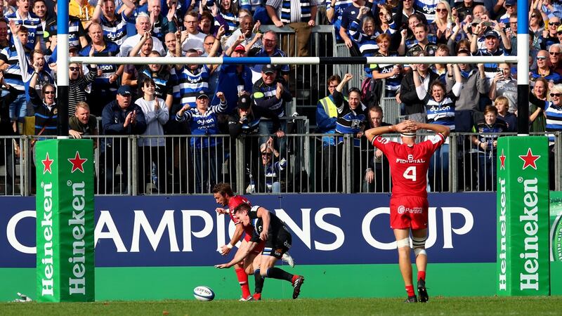 Bath’s Freddie Burns fails to ground the ball to score a try late in the game as he is dispossessed by Maxime Médard of Toulouse. Photo: James Crombie/Inpho