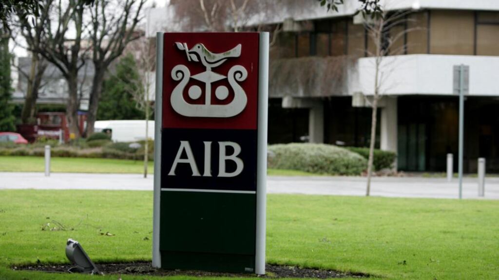 Allied Irish Bank (AIB) has apologised after some customers were unable to withdraw money from ATMs.