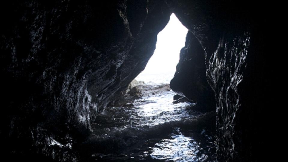 Cave (video, 2013)