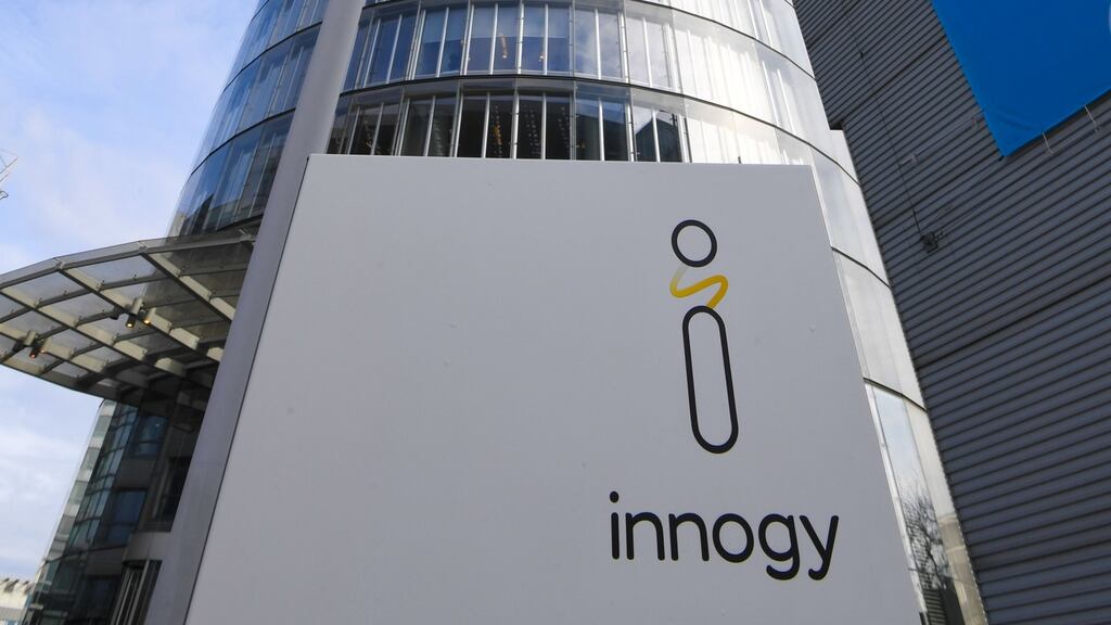 German energy group Innogy will build three battery storage facilities in Ireland with a total capacity to store 100 mega watts of electricity.