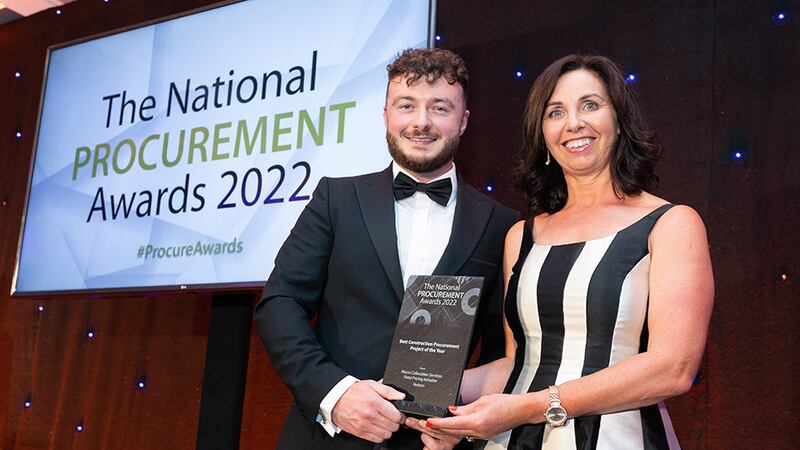 Ann Marie Fox, Director, Hays, presents the Best Construction Procurement Project of the Year award to Jamie Magee, Verizon.