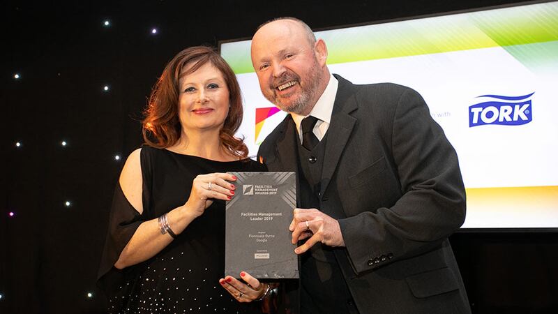 Roy Rothwell, Customer Services Manager EMEA, Fluke Corporation presents the Facilities Management Leader 2019 award to Fionnuala Byrne, Google.