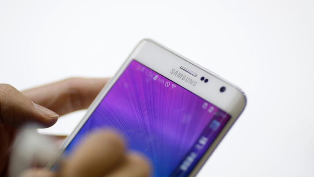 A man tries out a Samsung Electronics’ Galaxy Note Edge during the 2014 Korea Electronics Show in Goyang