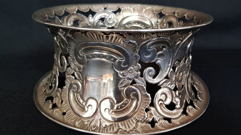 Lot 246, an early 20th century silver rococo style dish ring (€300-€600), Adam’s