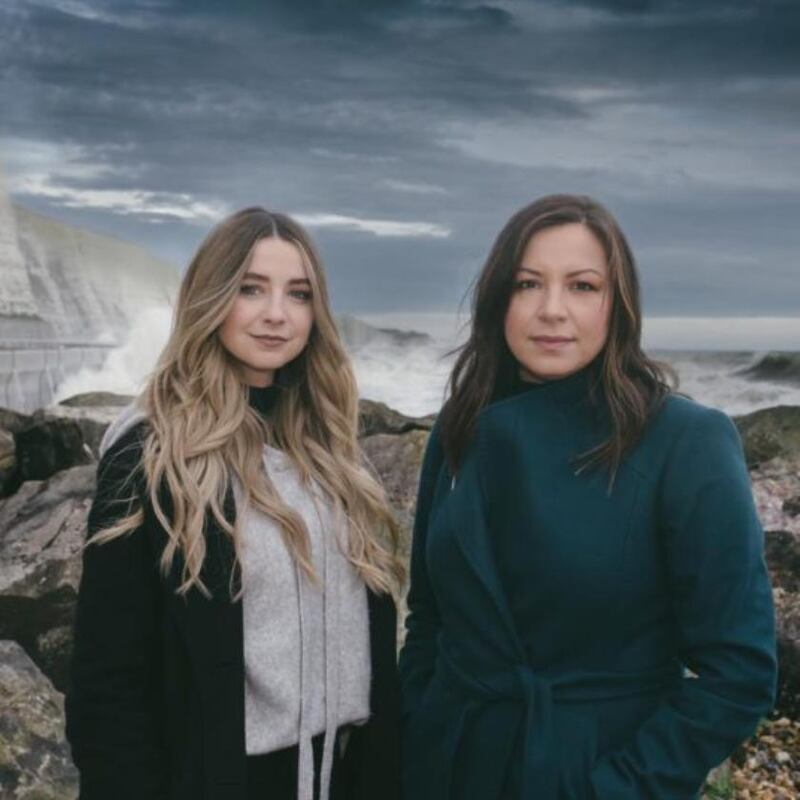 One For Sorrow is the first in The Magpie Society series by Zoe Sugg and Amy McCulloch and is a delightful read