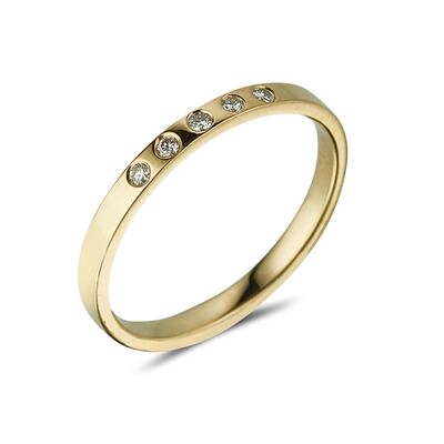 MoMuse nine-carat three diamond wedding ring (€450)