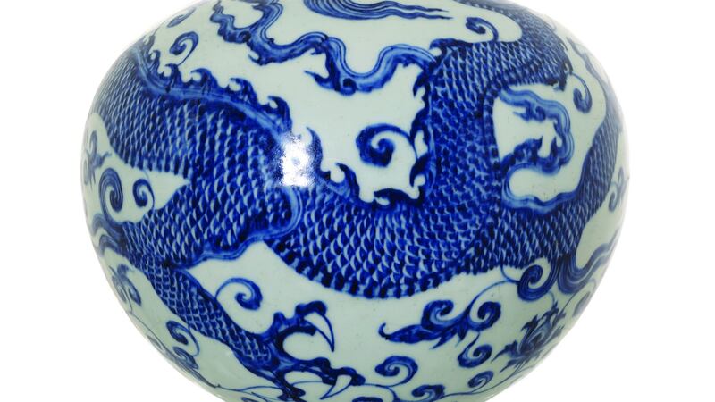Chinese blue-and-white dragon decorated bowl sold at Sheppard’s for €37,000 to a telephone bidder in Italy. The estimate was €1,500-€2,500