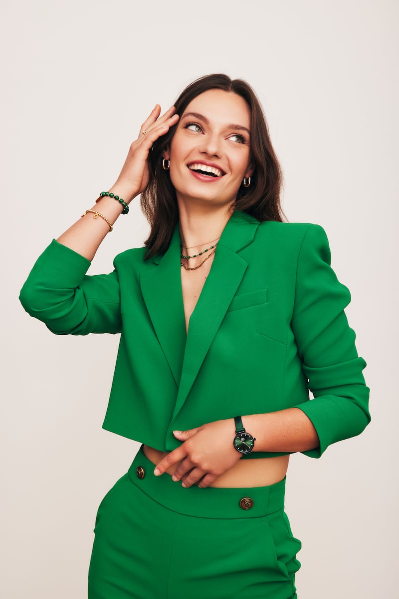 Green suit by Pinko: jacket €285, trousers €195, earrings €18, bracelets €36 and €45, watch €55, ring €29.95
