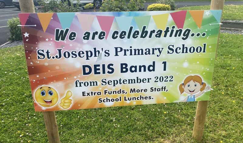 The sign erected outside St Joseph's Primary School in Tipperary Town on the basis that the school expected the free lunches to be available to its students.