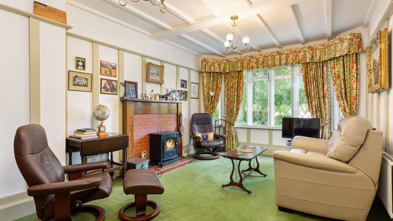 Sittingroom with timber beams on the ceiling