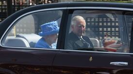 Queen reported to police for not wearing a seatbelt