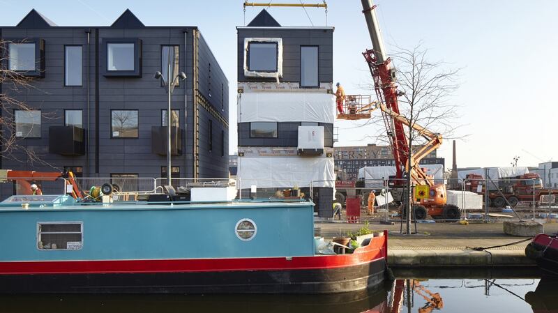 Part 3: Installing modular housing by Urban Splash at Keepers Quay, Manchester