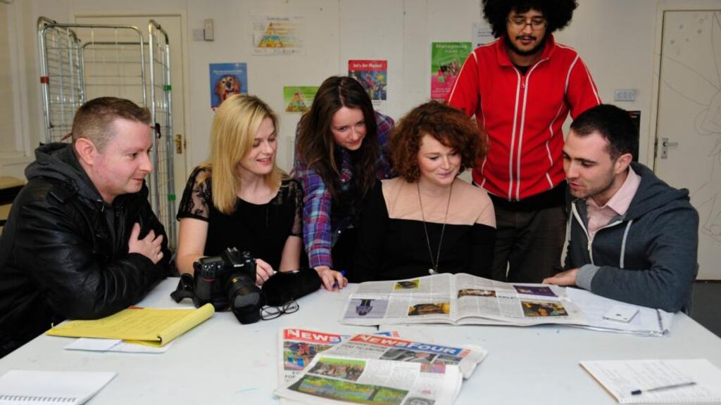12/11/2013....Una Mullaly (centre) pictured giving advice to News Four local newspaper staff Eric Hillis, Ruairi Connelly, Leeza Kane, Emma Dwyer and Liam Cahill.Photograph: Aidan Crawley