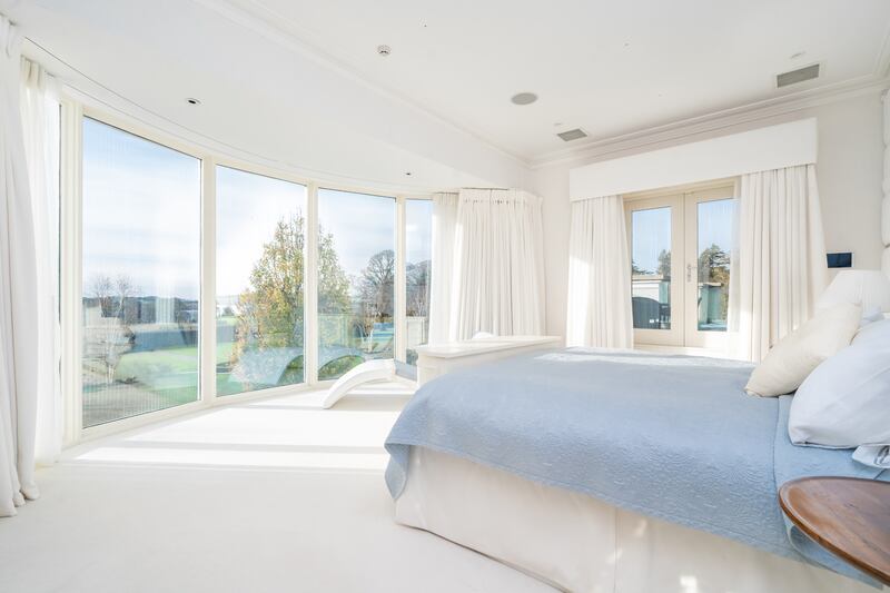 Clonhugh Lodge: Principal suite bedroom