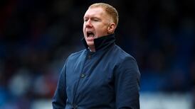 Scholes invited to Old Trafford after quitting at Oldham Athletic