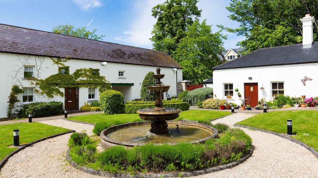 13 Coach House Square, Ballintyre Hall, Ballinteer, Dublin 16