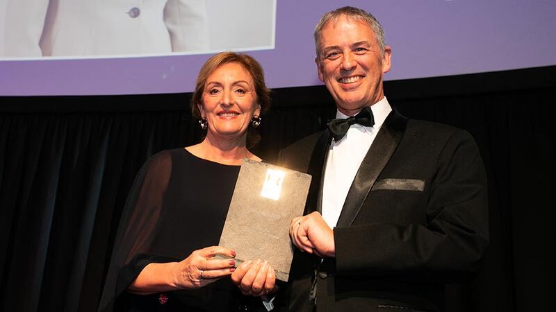 Simon Garvey, Sales Director and Country Manager, Zellis, presents the HR Leader 2019 award to Liz Joyce, Central Bank of Ireland.
