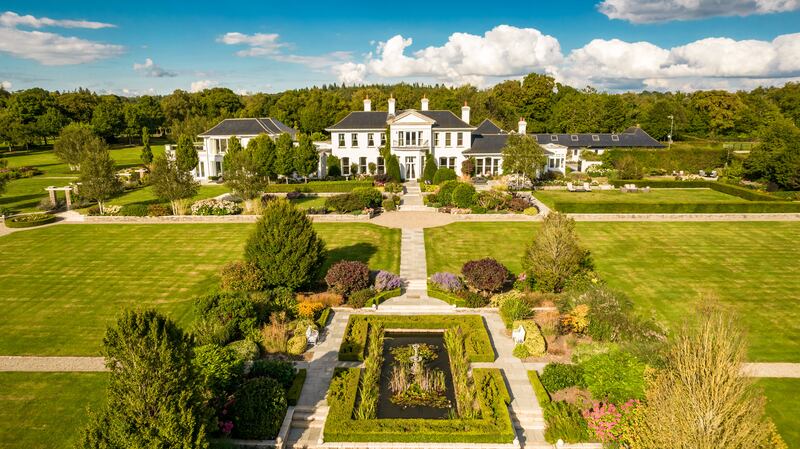 Clonhugh Lodge: Exterior