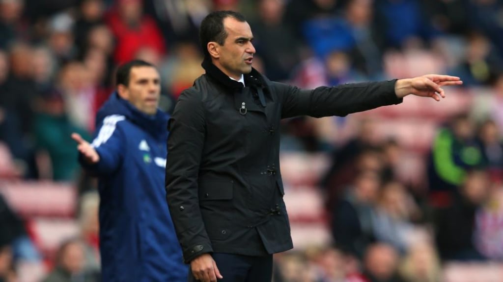 Everton manager Roberto Martinez issues instructions to his players during the Premier League match between Sunderland and Everton at the Stadium of Light. Photo: Alex Livesey/Getty