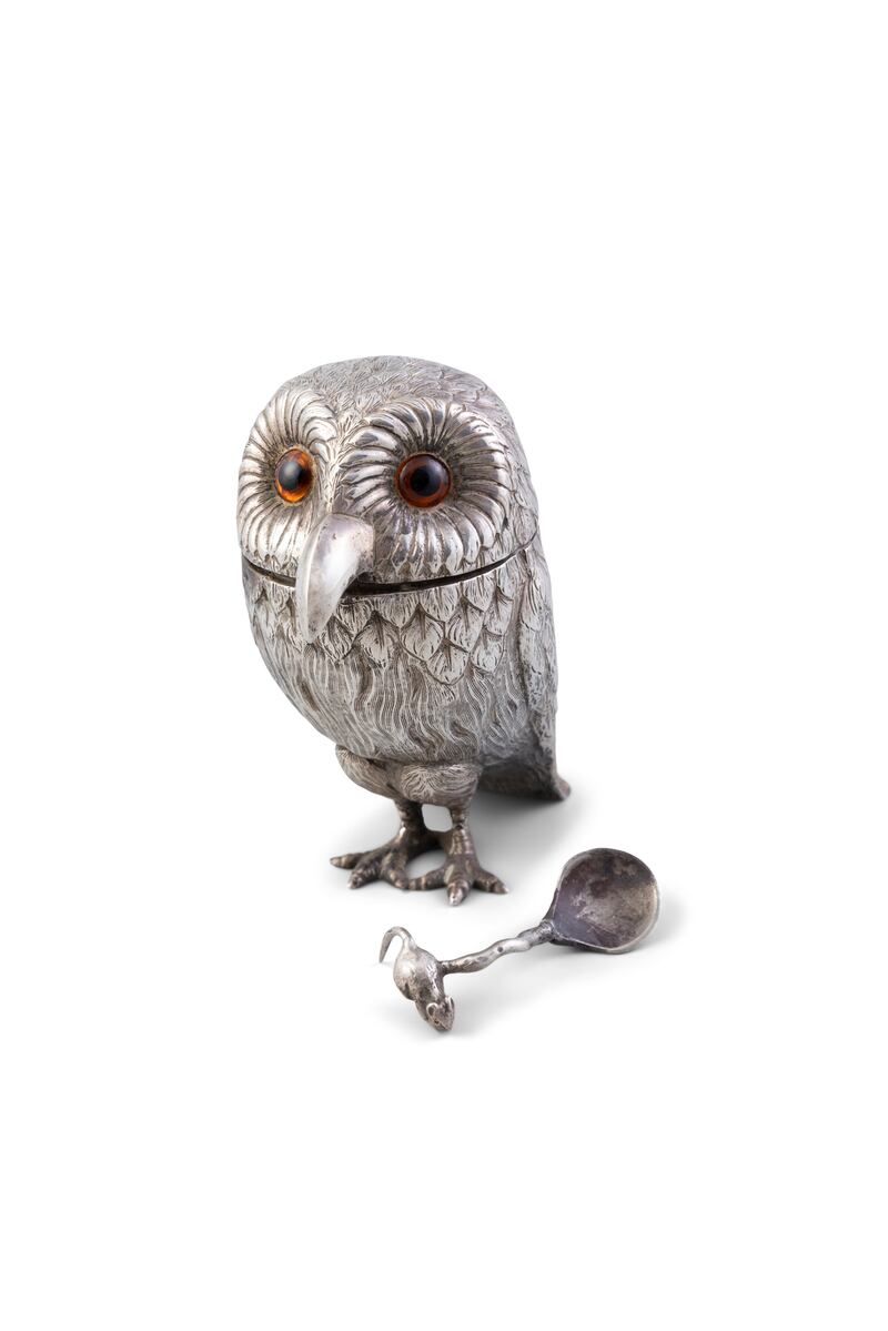 A silver owl mustard pot (€2,000-€3,000), is an exquisite item among the wide variety of silverware in the auction