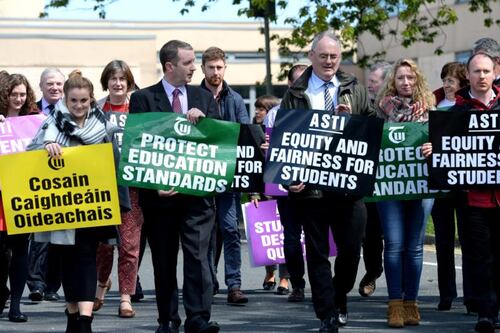 Thousands of teachers protest over Junior Cycle reform