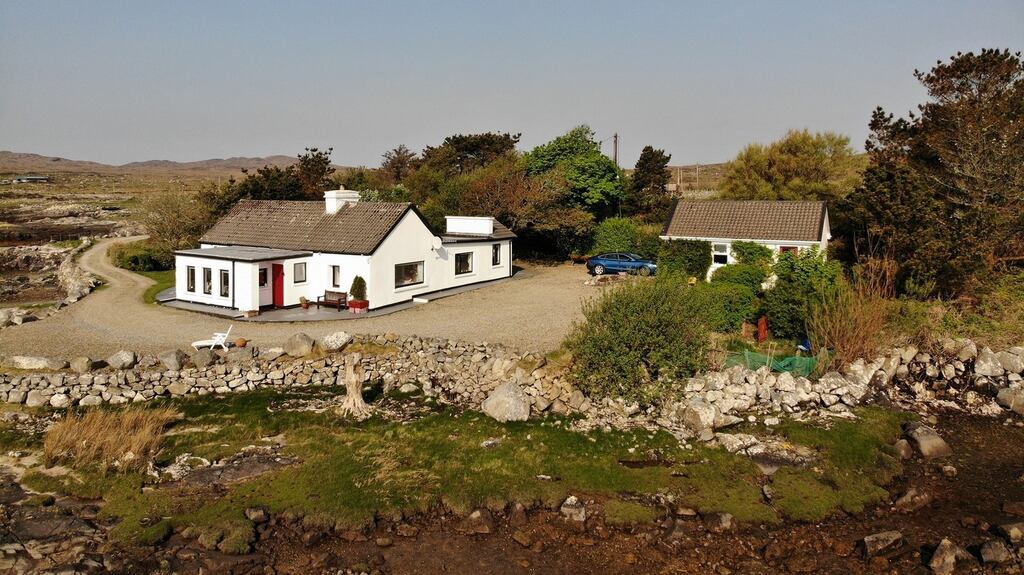 Curlew Cottage in Cushatrower, Roundstone, Co Galway