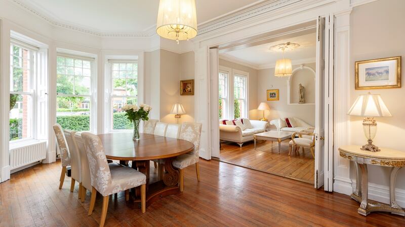 Diningroom with bay window