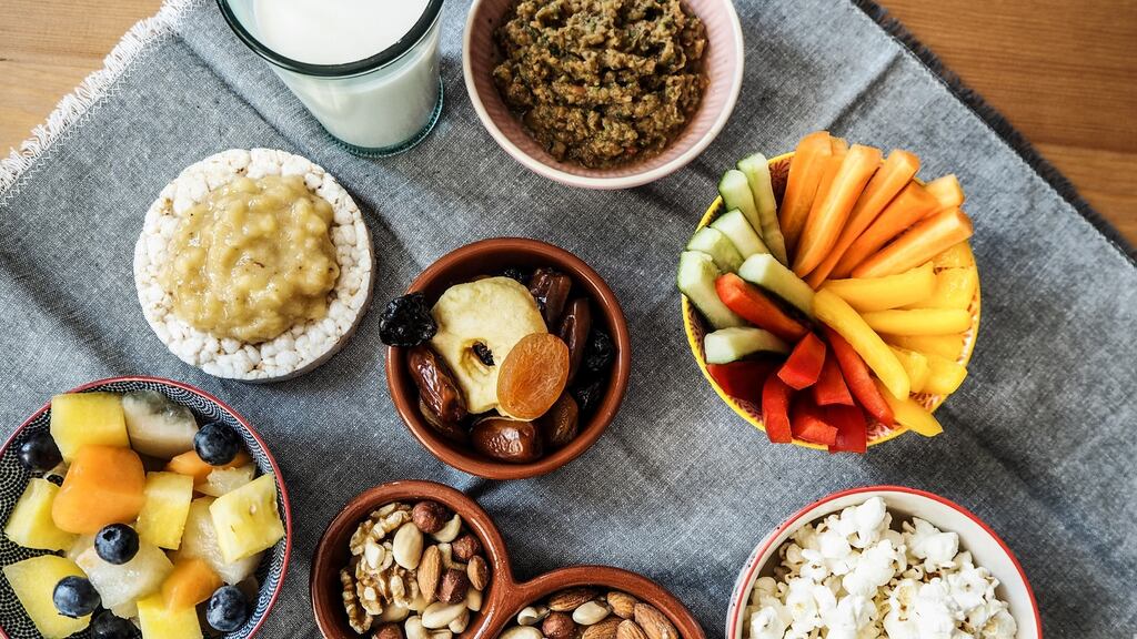 Choose snacks that are healthy and low in calories.