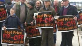 Farmers and processors to meet Simon Coveney over beef row