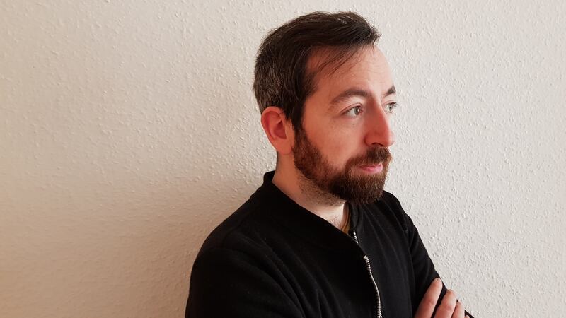 Coman Hamilton works in the newsroom of the German Press Agency dpd