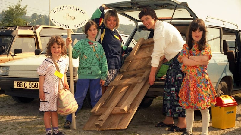 Yasmin with her daughters, Rosaleen, Corinne and Maxine, along with Elizabeth Goff, unpacking for the Bandon Show in 1993