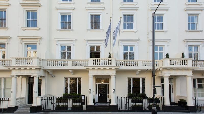 Road Warrior - free phones from Eccleston Hotel, visas for business, priority for car renters, world air traffic increases