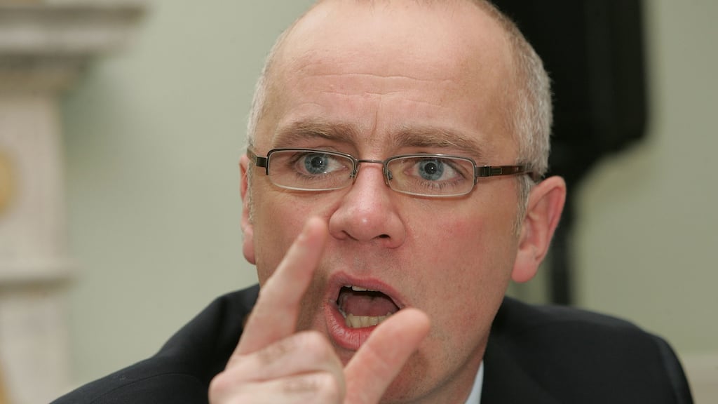 Former Anglo Irish Bank chief executive David Drumm has beefed up his legal team in a second appeal against his failed US bankruptcy bid, asking the court to admit a lawyer acting in his extradition case.