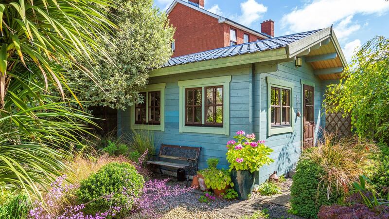 Brooklyn, Dolphin Avenue