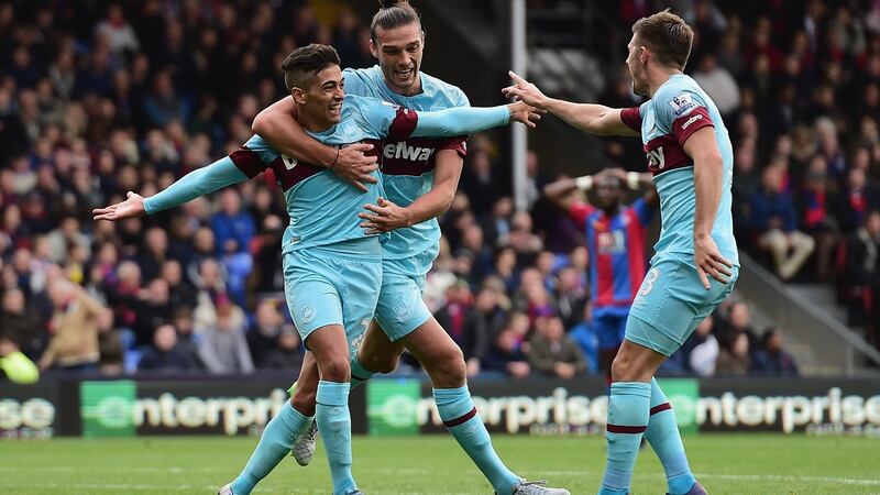 Lanzini strikes late to help West Ham sink 10-man Palace