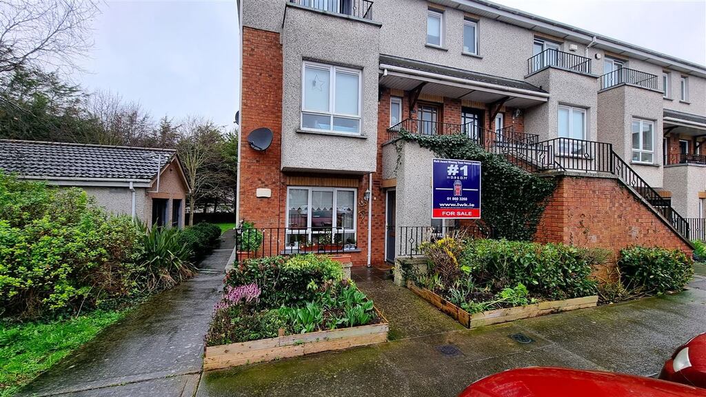 Town: 1 Lanesborough Castle in Dublin 11