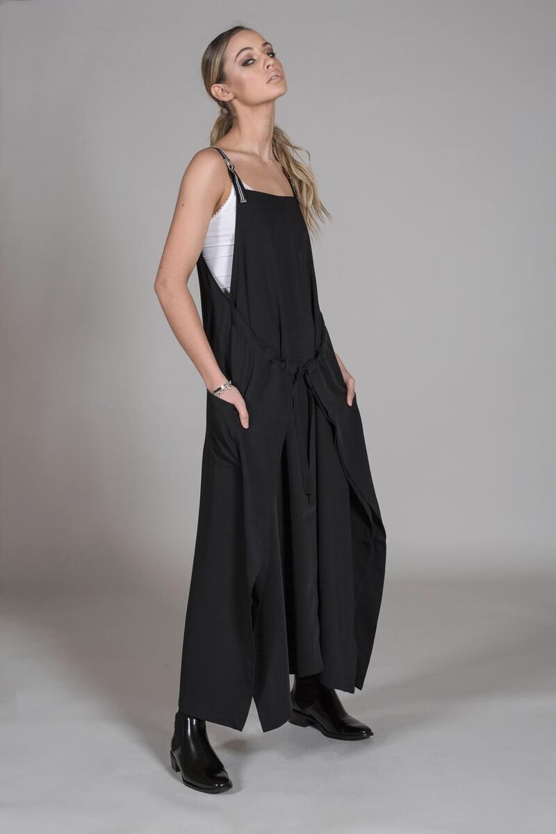 ‘Mell’ long tie front pinafore €365. ‘Fleur’ white layering top €70, both by Mary Grant a/w 18. https://marygrant.com