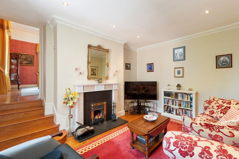 Sittingroom off diningroom