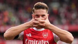 Arsenal put five past Leeds but lose Ødegaard and Saka to injury