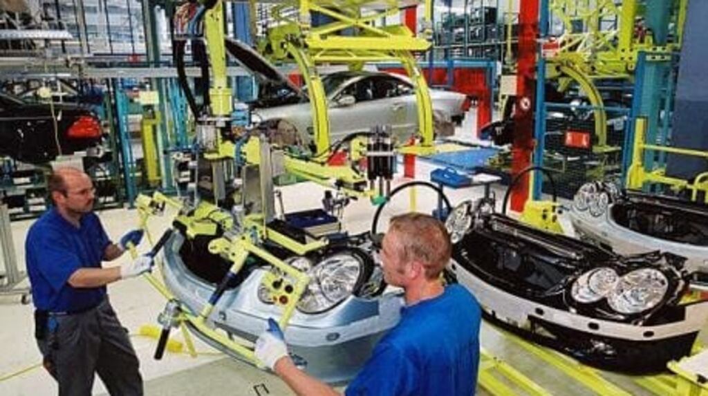 The number of males signing on fell by 3,100 in August