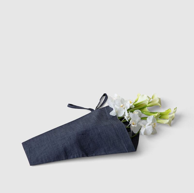 Marie Kondo’s €38 tote bag for carrying flowers