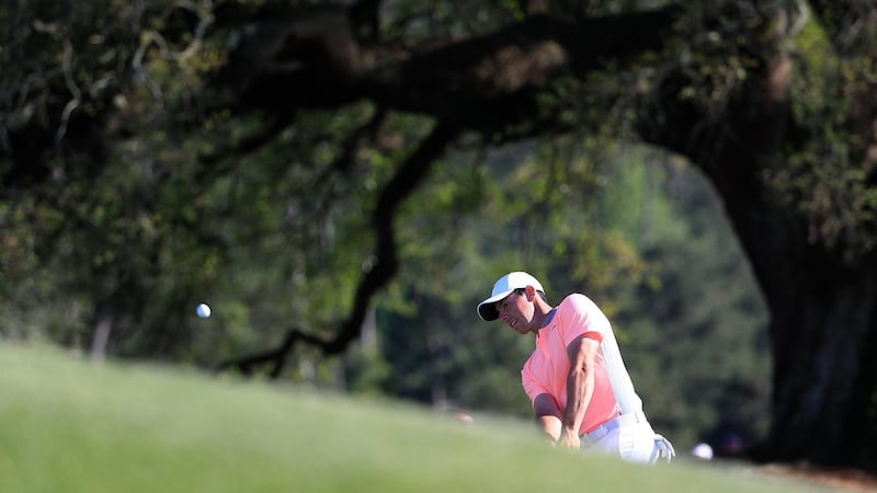 McIlroy chips on the 18th hole on the way to a top-10 finish. Photo: Tannen Maury/EPA