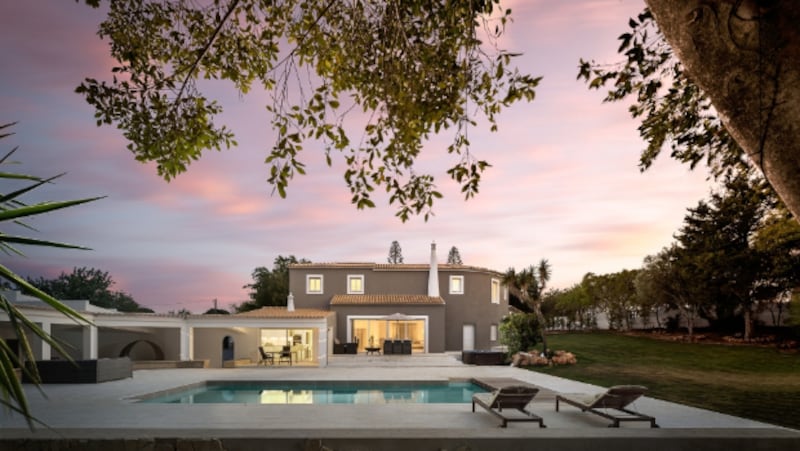 Luxury villa for sale in the Central Algarve, known for its Atlantic beaches, golf resorts, whitewashed fishing villages and sandy coves