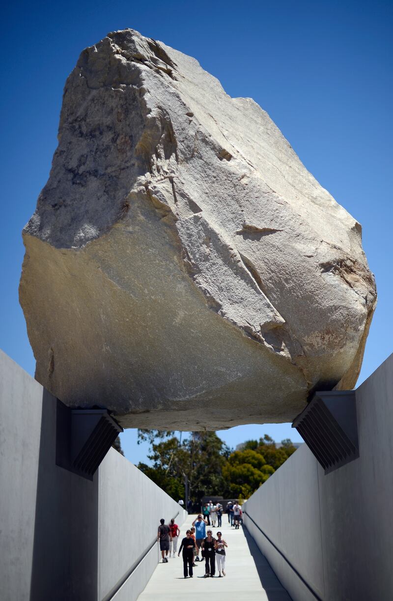 Levitated Mass by Michael Heizer at the Los Angeles County Museum of Art in California on June 26, 2012 in Los Angeles, California. graph: Kevork Djansezian/Getty Images