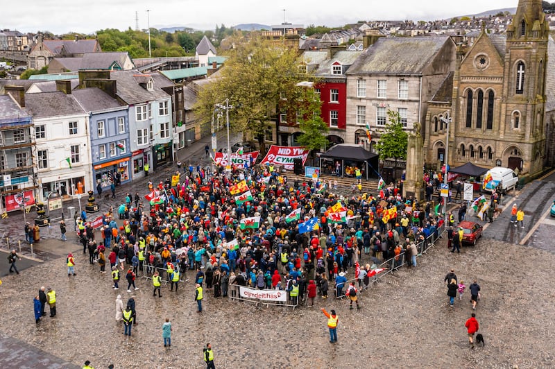 Léirsiú i gCaernarfon. Grianghraf - Cymdeithas yr Iaith