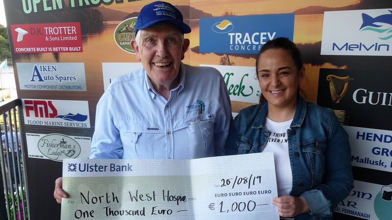 Laura Comiskey, North West Hospice Manager, Sligo, accepting cheque for €1,000 from former club president, Gerard Regan.